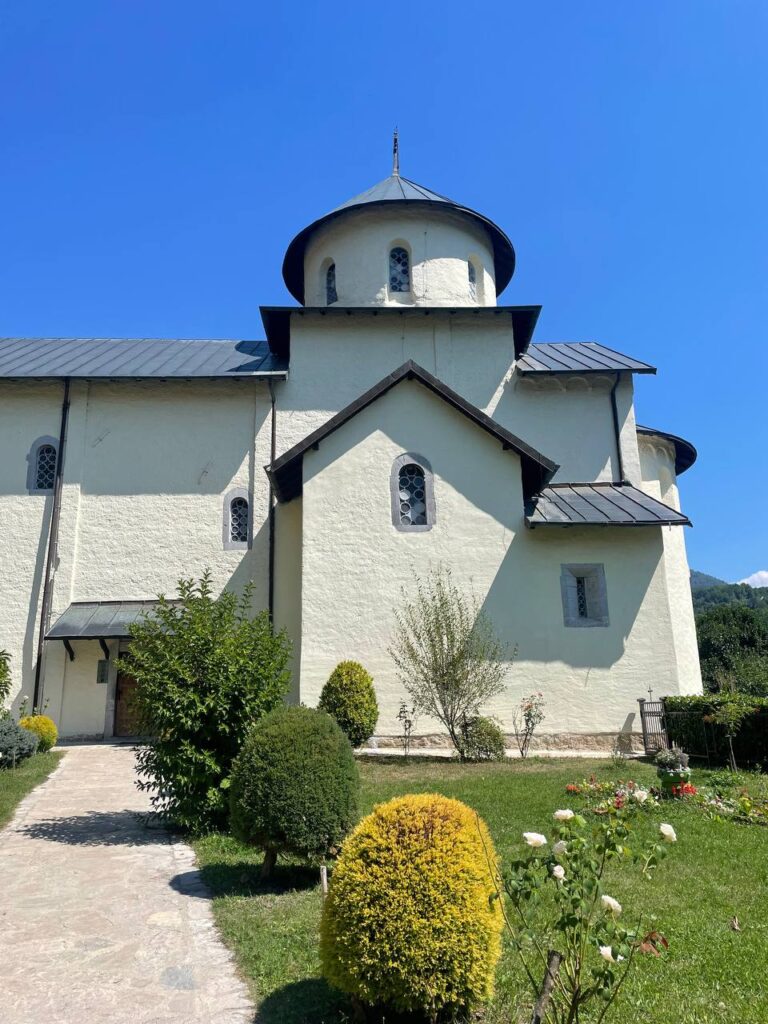 «Країна гір і моря… Моя Чорногорія»