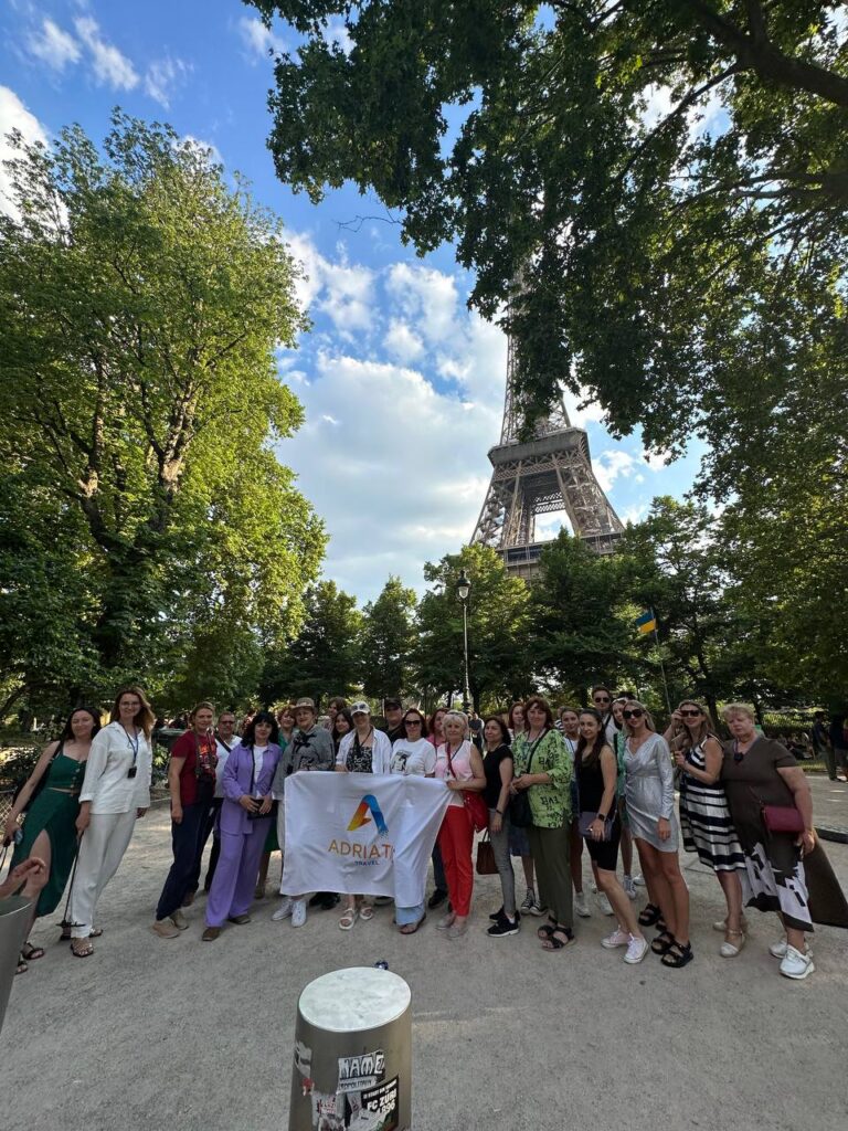 «Селфі в Парижі та Діснейленді + Прага та Франкфурт!»