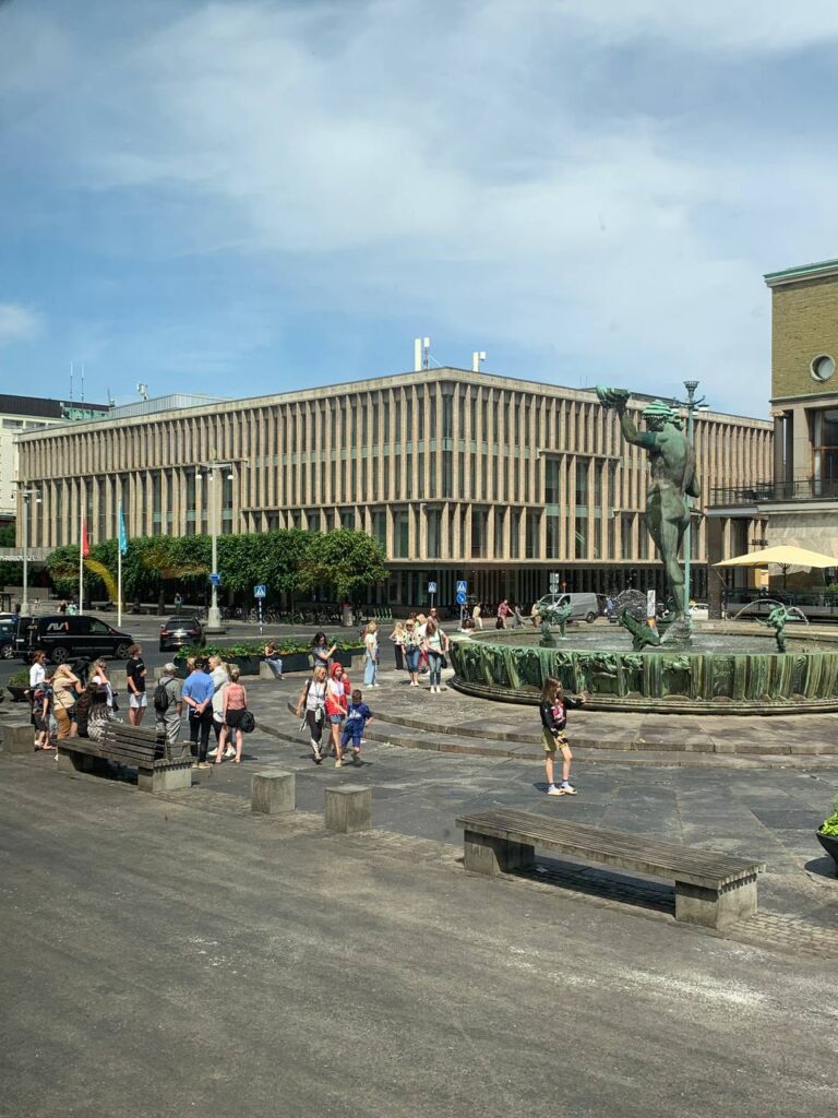 «Скандинавський Хіт: Льодовик Нігардсбрін, Атлантична Дорога, Дорога Орлів та Тролів, гора Далснібба, 6 фіордів та 4 столиці!»