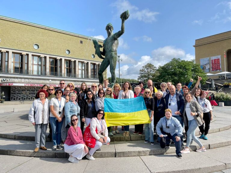 «Три стихії Норвегії: фіорди, льодовик Нігардсбрін, Язик Троля»