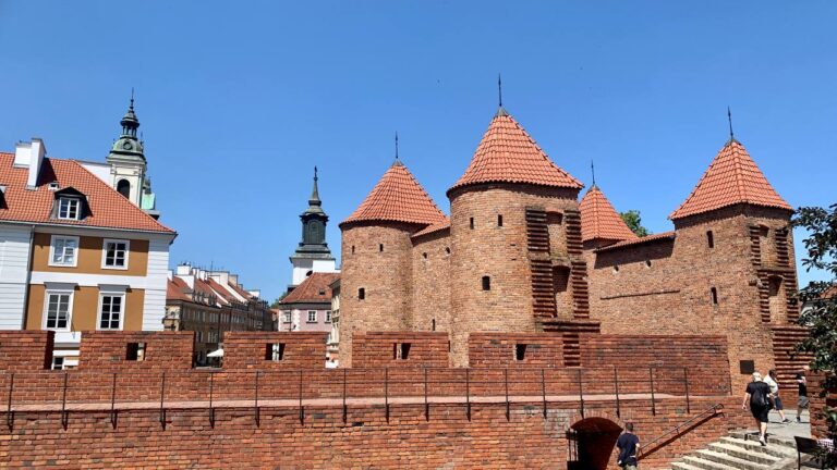 «Польськими містами – Краків, Вроцлав, Варшава + Енерджіландія, Африкаріум і аквапарк»