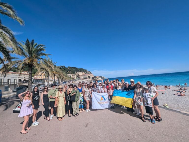 «На середземному морі, намалюю тобі зорі»