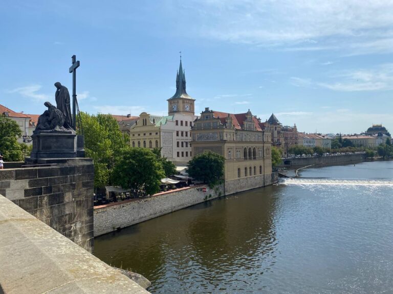 «Канікули для випускників у Парижі»