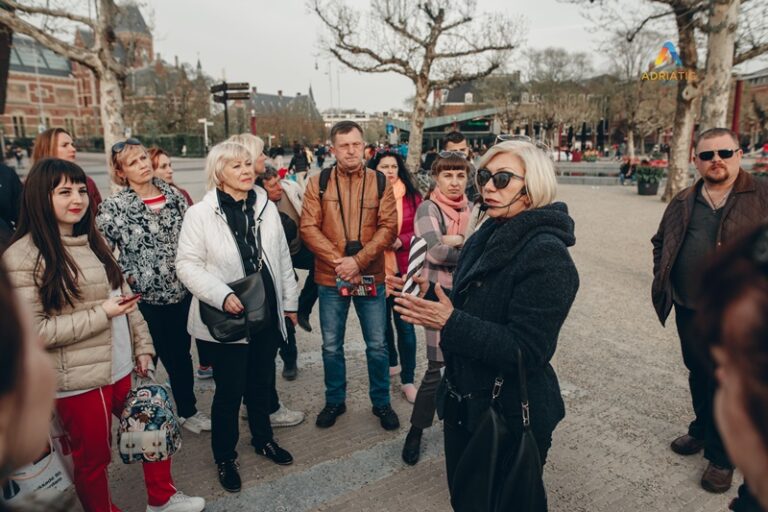 «Париж та Амстердам для випускників»